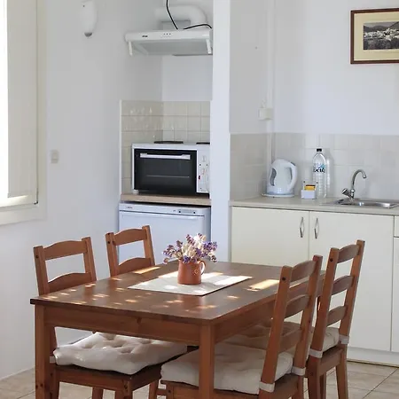 Eleonas Apartament *